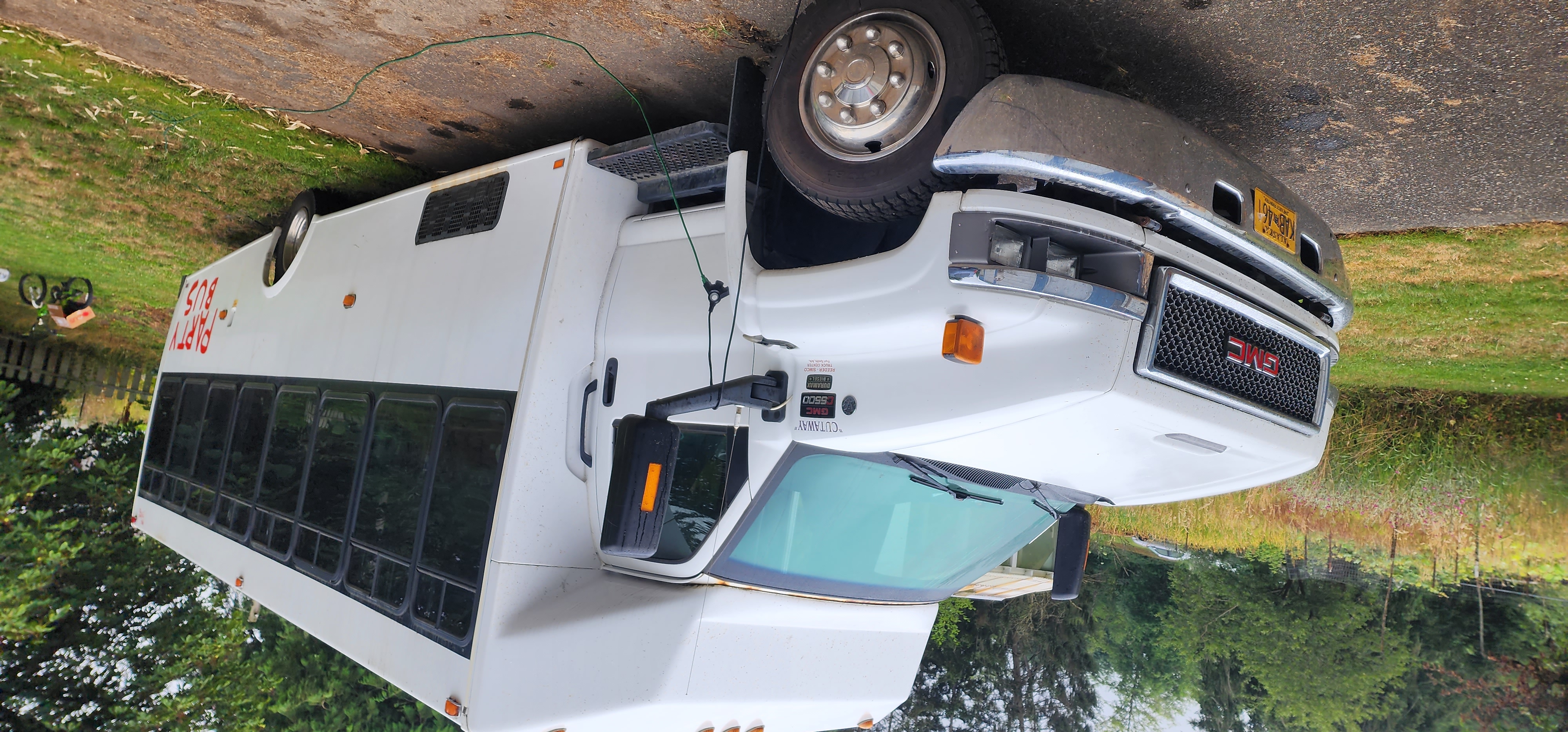 2007 GMC C5500 party bus side view